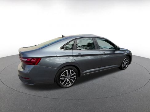 Used 2025 Volkswagen Jetta SE image 14