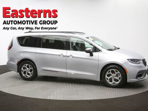 Used 2023 Chrysler Pacifica Limited image 50