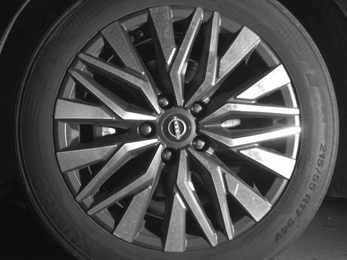 Used 2025 Nissan Altima 2.5 SV FWD image 12