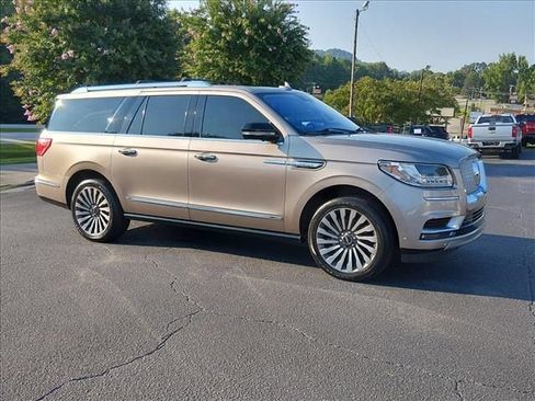Used 2019 Lincoln Navigator L Reserve w/ Cargo Package AWD/4WD image 2