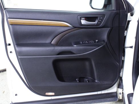 Used 2017 Toyota Highlander Limited image 21
