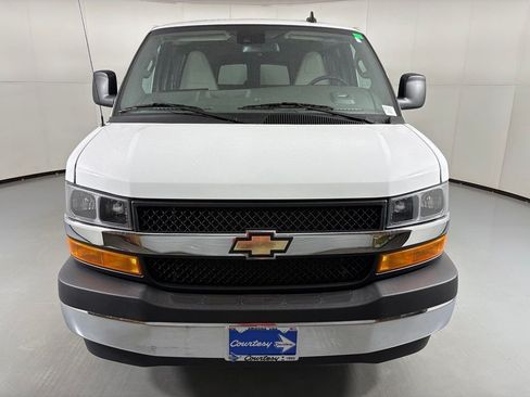 Used 2024 Chevrolet Express 3500 LT w/ LT Preferred Equipment Group RWD image 3
