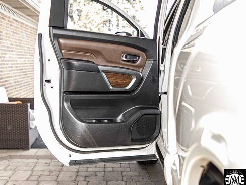 Used 2017 Nissan Titan Platinum Reserve image 31