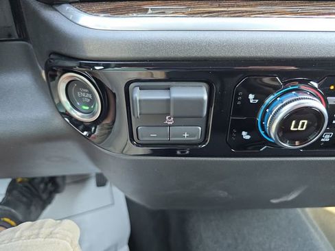 New 2025 GMC Sierra 1500 Elevation image 21