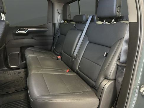 Used 2025 Chevrolet Silverado 1500 LT Trail Boss w/ LT Trail Boss Premium Package AWD/4WD image 31