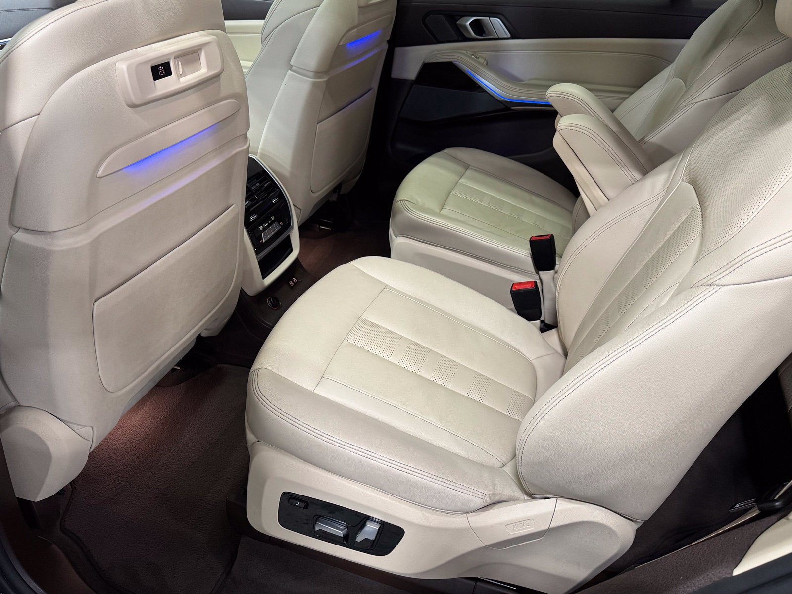 Used 2019 BMW X7 xDrive50i w/ Dynamic Handling Package AWD/4WD image 40