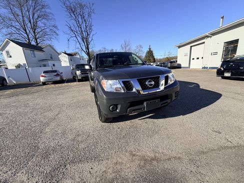 Used 2012 Nissan Frontier SV image 4
