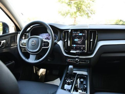Used 2025 Volvo XC60 B5 Plus w/ Protection Package Premier AWD/4WD image 18