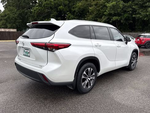 Used 2023 Toyota Highlander XLE FWD image 5