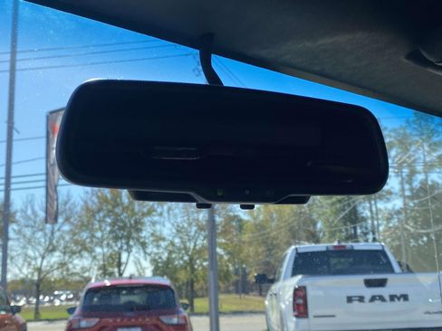 Used 2016 Jeep Wrangler Unlimited Sahara w/ Connectivity Group image 32