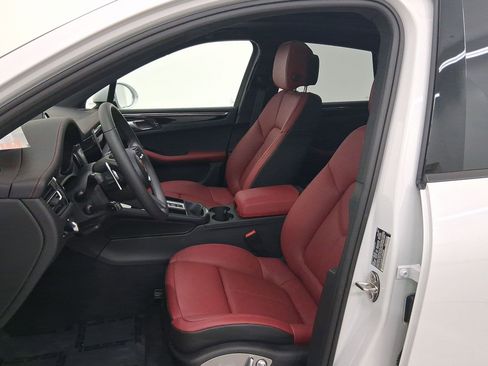 New 2026 Porsche Macan image 5