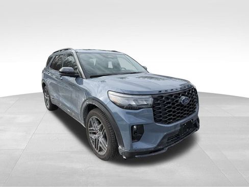 Used 2025 Ford Explorer ST image 1