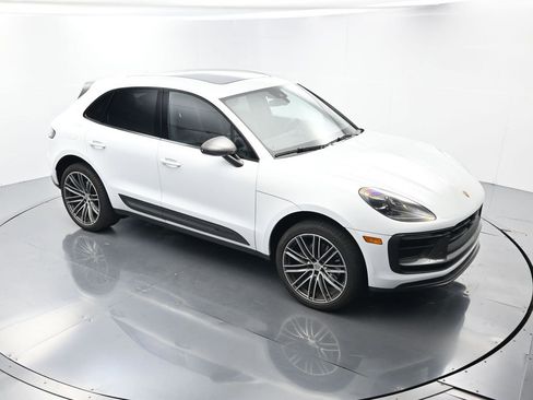 Used 2025 Porsche Macan image 41