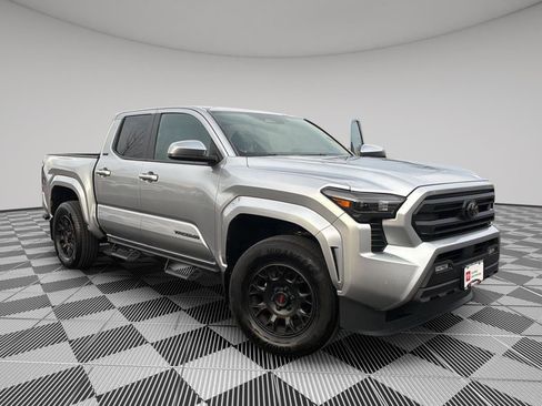 Used 2025 Toyota Tacoma SR5 image 1