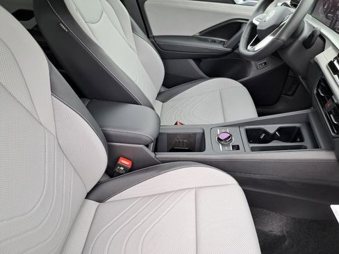 New 2026 Volkswagen Tiguan SE R-Line FWD image 13