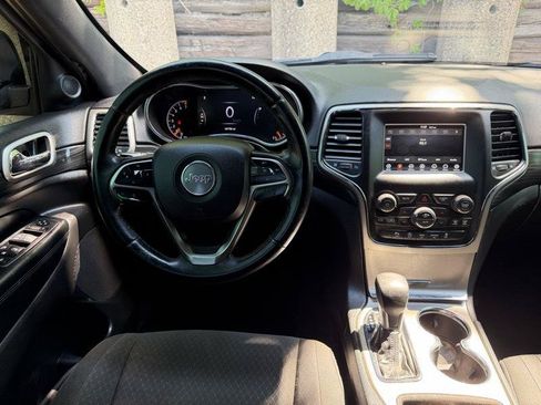Used 2019 Jeep Grand Cherokee Laredo RWD image 11