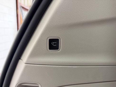 Used 2024 Chrysler Pacifica Touring-L FWD image 29