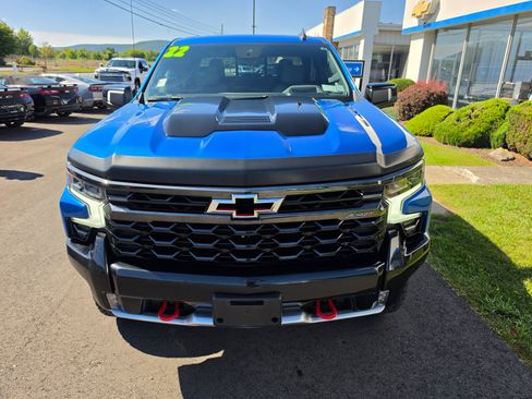Used 2022 Chevrolet Silverado 1500 ZR2 w/ Technology Package AWD/4WD image 9
