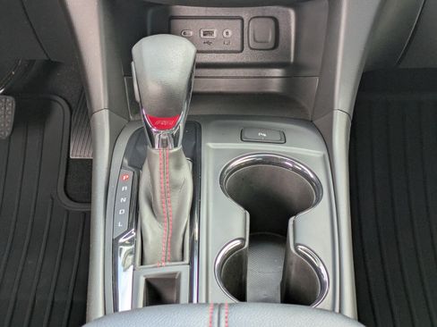 Used 2023 Chevrolet Equinox RS FWD image 18