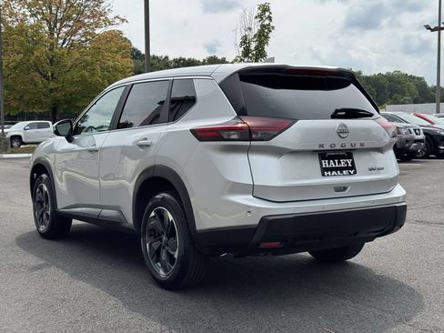 Used 2024 Nissan Rogue SV AWD/4WD image 23