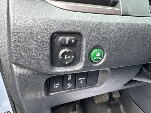 Used 2025 Honda Ridgeline Sport image 17