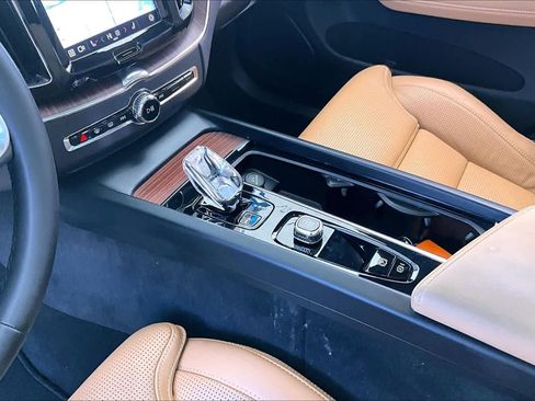 Used 2023 Volvo XC60 B6 Ultimate image 16