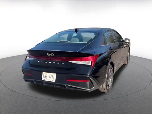 Used 2025 Hyundai Elantra SEL image 12