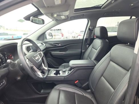 Used 2023 GMC Acadia SLT w/ Technology Package image 13