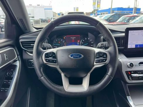Used 2020 Ford Explorer XLT w/ Equipment Group 202A AWD/4WD image 14