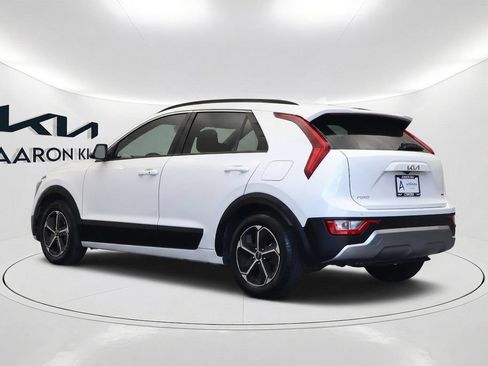 Used 2023 Kia Niro EX FWD image 7