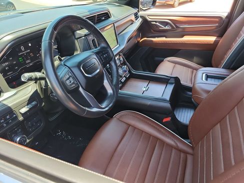 Used 2023 GMC Yukon Denali Ultimate AWD/4WD image 3