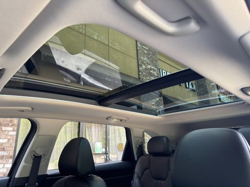 Used 2024 Kia Sorento SX image 11