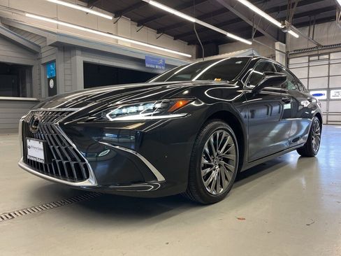 Used 2024 Lexus ES 350 Ultra Luxury w/ Accessory Package (Z2) image 3