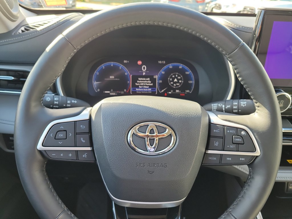 Used 2024 Toyota Highlander Limited FWD image 8