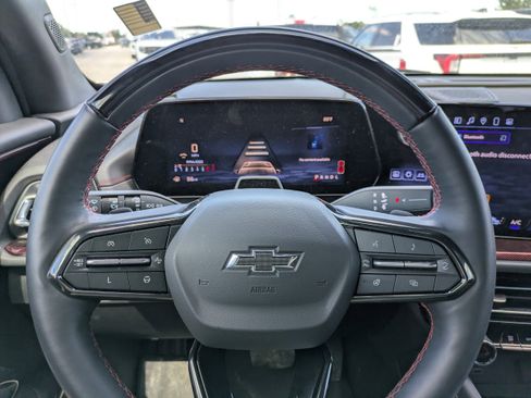 Used 2024 Chevrolet Traverse RS image 23