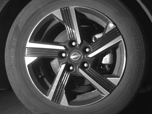 Used 2025 Nissan Sentra SV FWD image 13