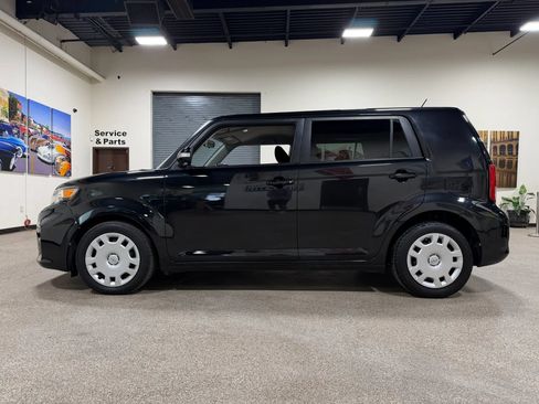 Used 2015 Scion xB FWD image 8