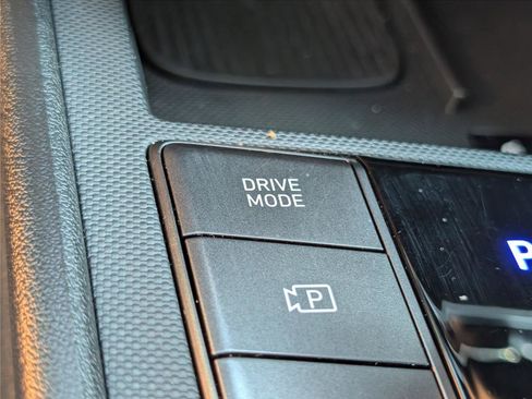 Used 2025 Hyundai Elantra SEL FWD image 23