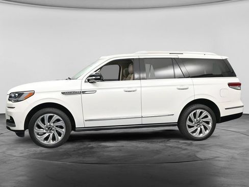 Used 2024 Lincoln Navigator Premiere AWD/4WD image 8