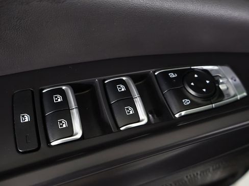 Used 2025 Kia Carnival SX Prestige FWD image 46