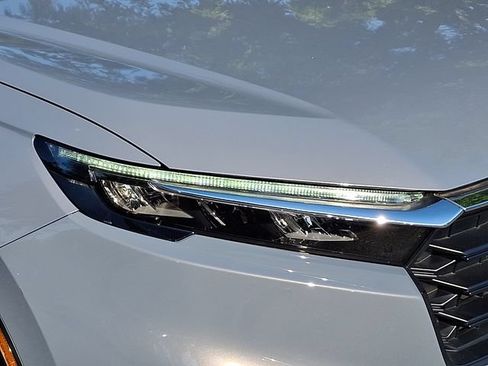 Certified 2025 Honda CR-V LX image 9
