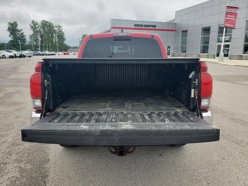 Used 2020 Toyota Tacoma SR5 AWD/4WD image 7