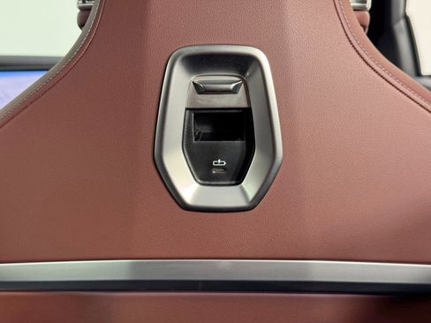 Used 2024 BMW i7 xDrive60 image 44