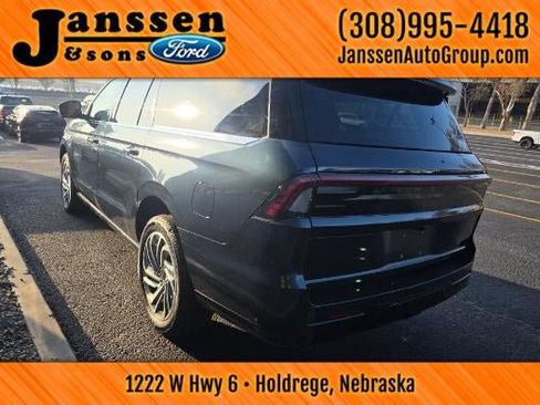 Used 2025 Lincoln Navigator L Reserve AWD/4WD image 6
