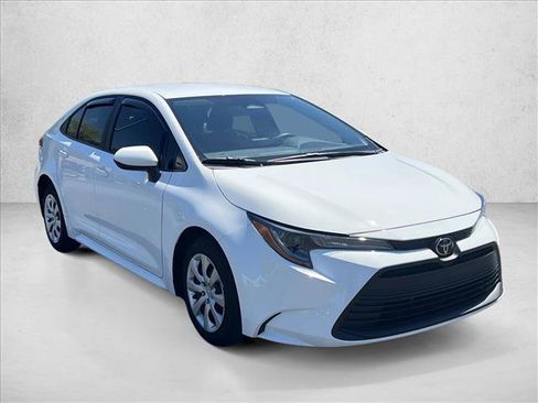 Certified 2025 Toyota Corolla LE image 3