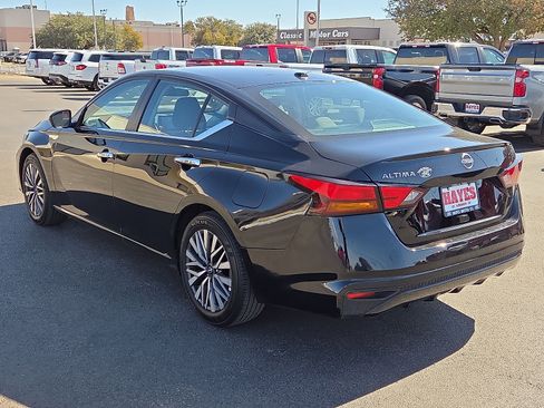 Used 2025 Nissan Altima 2.5 SV image 3