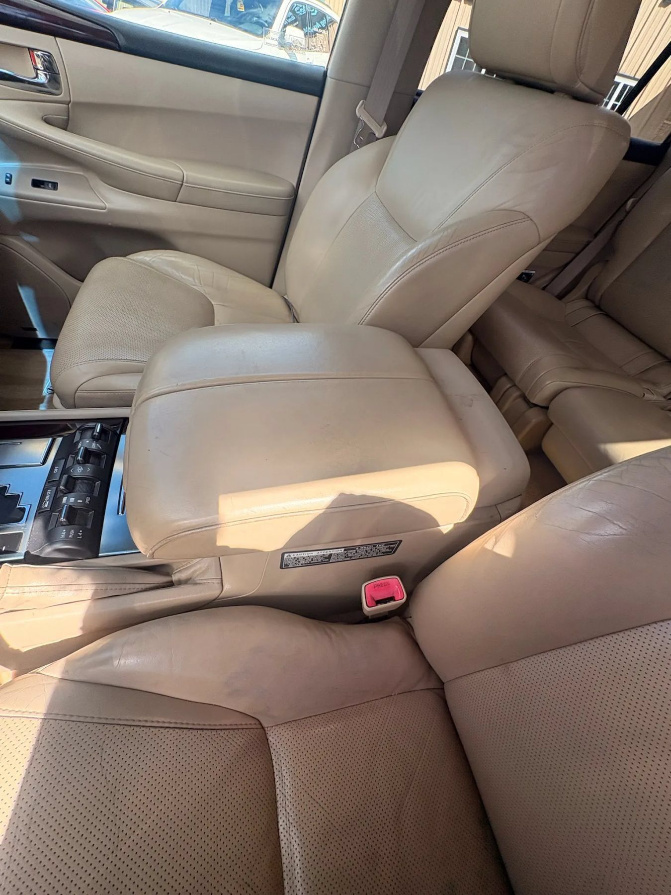 Used 2011 Lexus LX 570 4WD w/ Luxury Pkg image 26