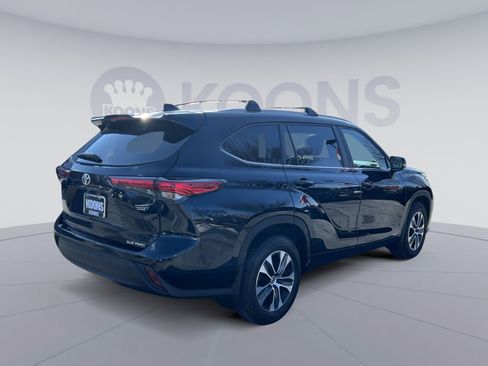 Used 2023 Toyota Highlander XLE image 7