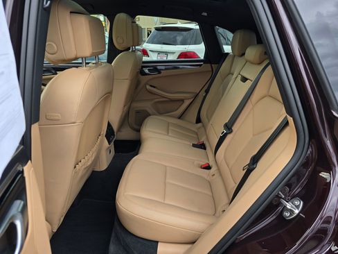 Used 2024 Porsche Macan AWD/4WD image 16