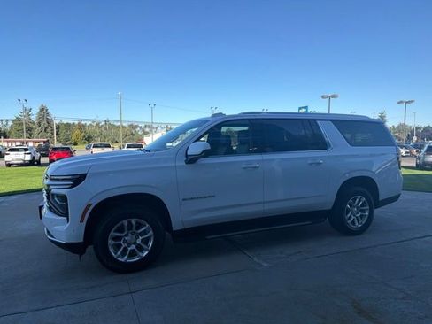 Certified 2025 Chevrolet Suburban LT AWD/4WD image 1